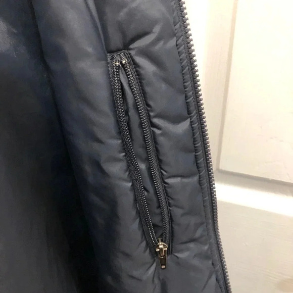 L.L.Bean Women’s Petite Large Zip Up Puffer Jacket - Picture 8 of 9